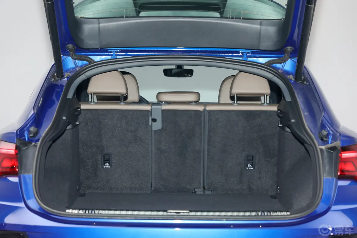奥迪Q3 Sportback40 TFSI 时尚型后备厢空间特写