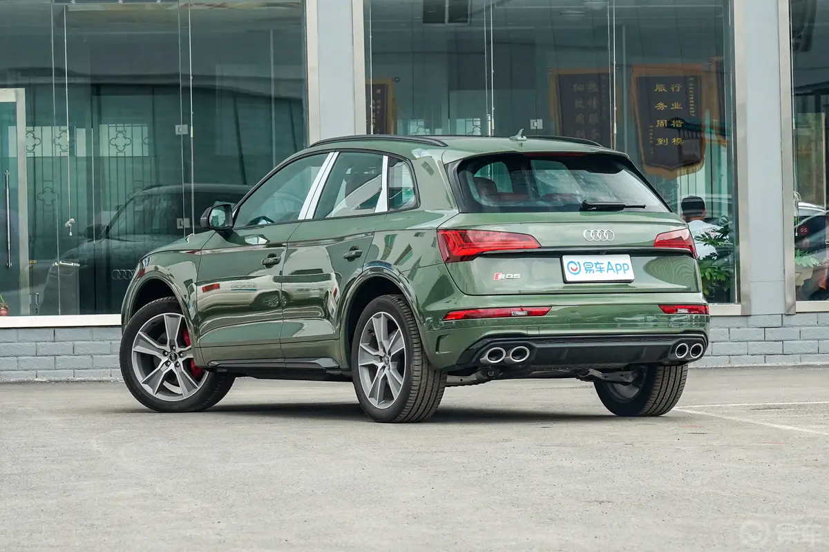 奥迪SQ53.0T quattro侧后45度车头向左水平