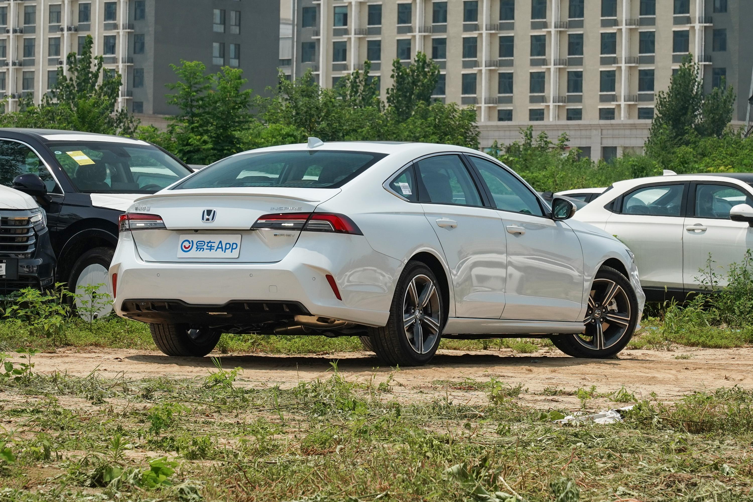 【英仕派 e:PHEV2.0L 82km 智尊版侧后45度车头向右水平图片-汽车图片大全】-易车