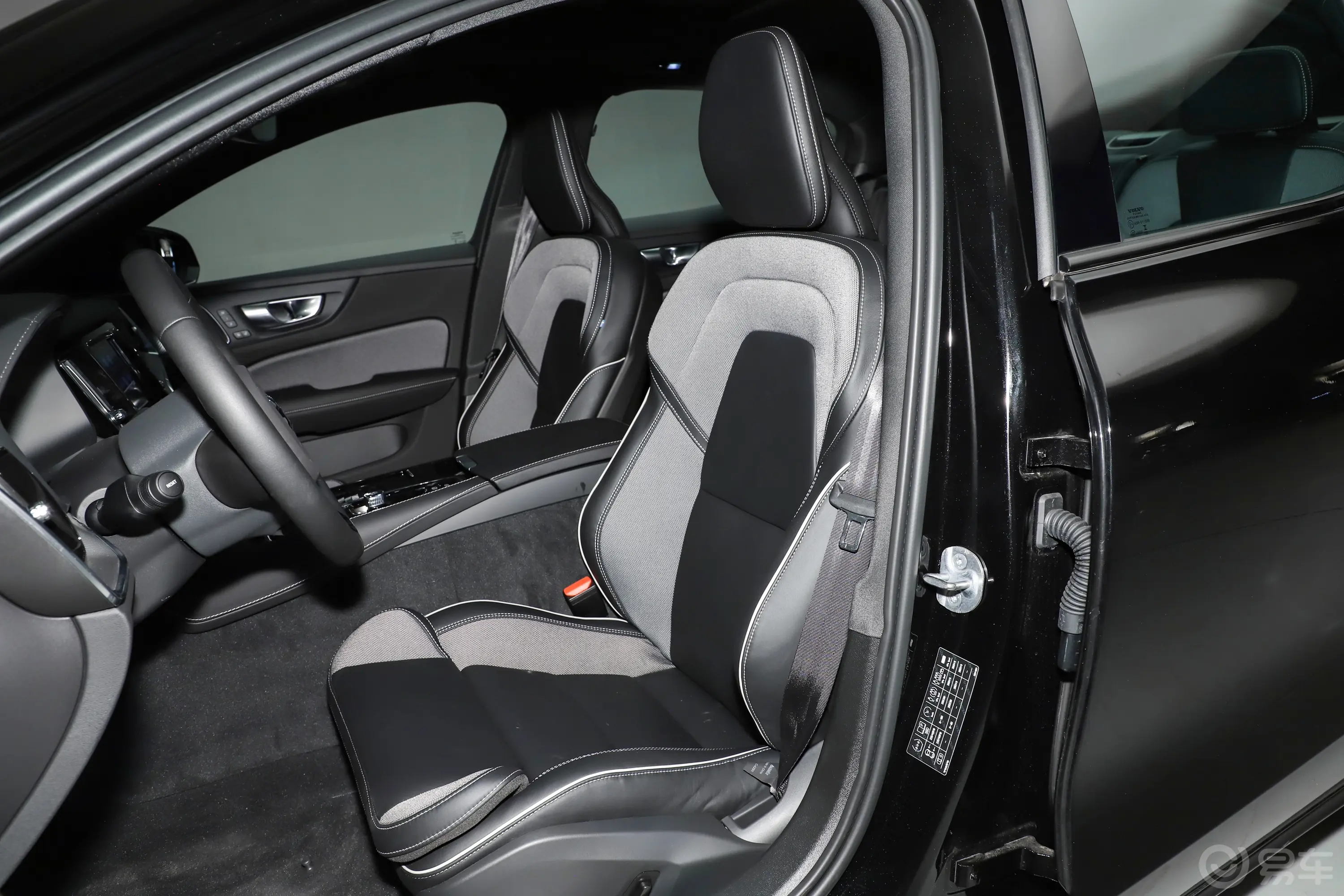 沃尔沃S60新能源T8 四驱智雅极夜黑版驾驶员座椅