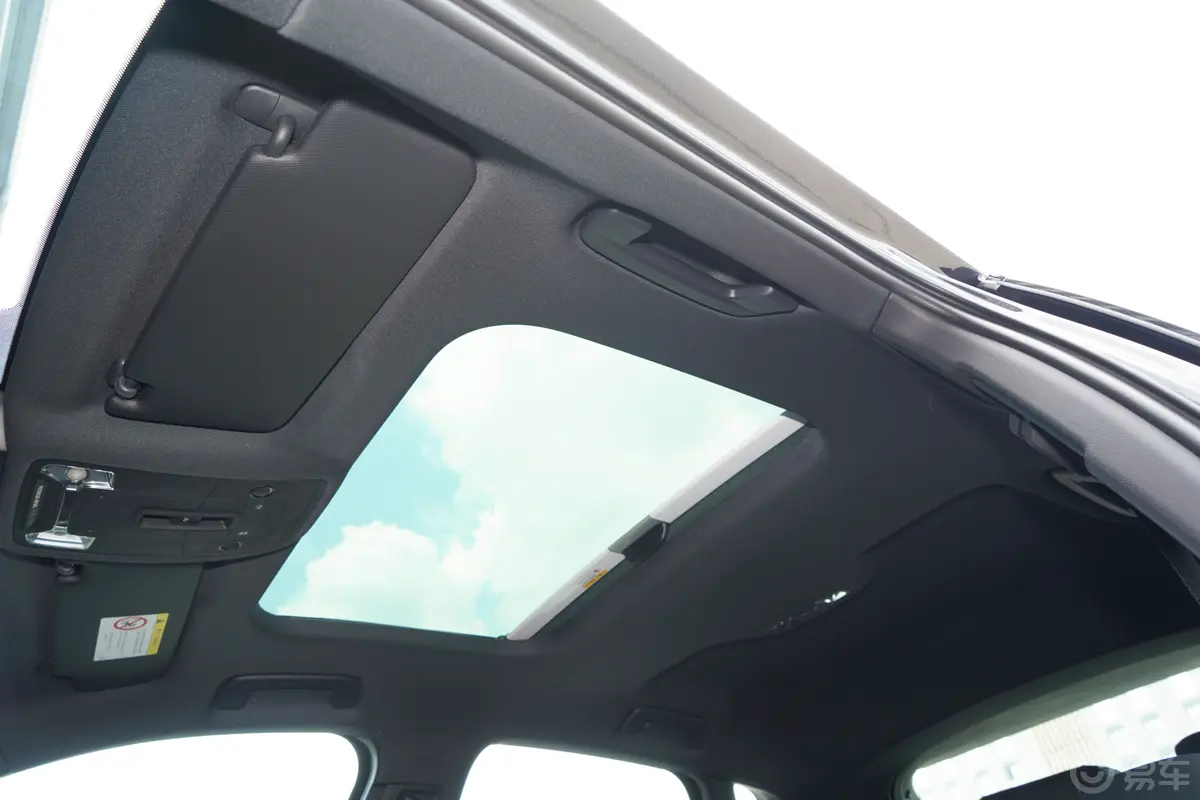 奥迪A3改款 Sportback 35 TFSI 时尚运动型天窗内拍关闭