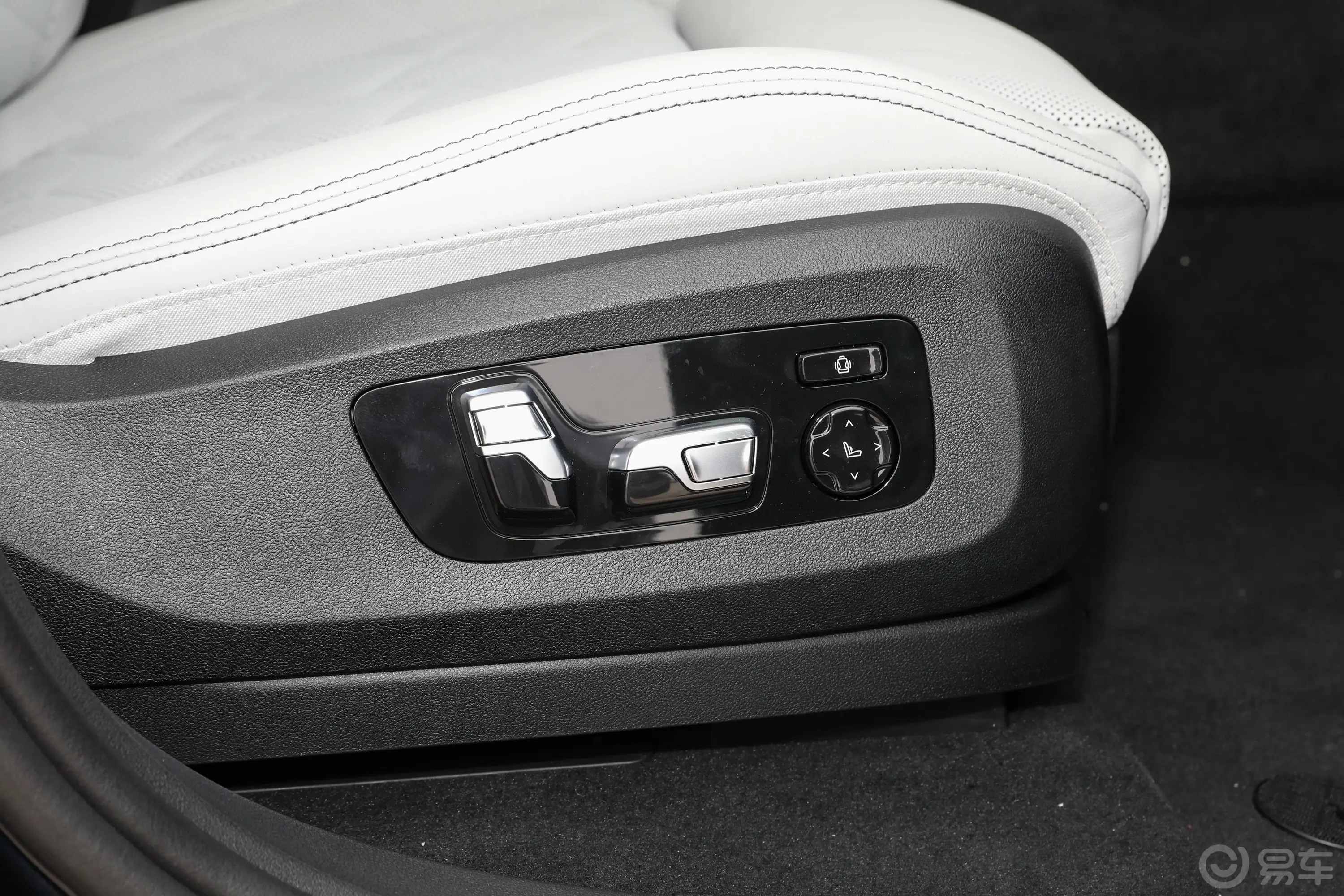 宝马X6改款 xDrive40i 尊享型 M运动套装副驾座椅调节