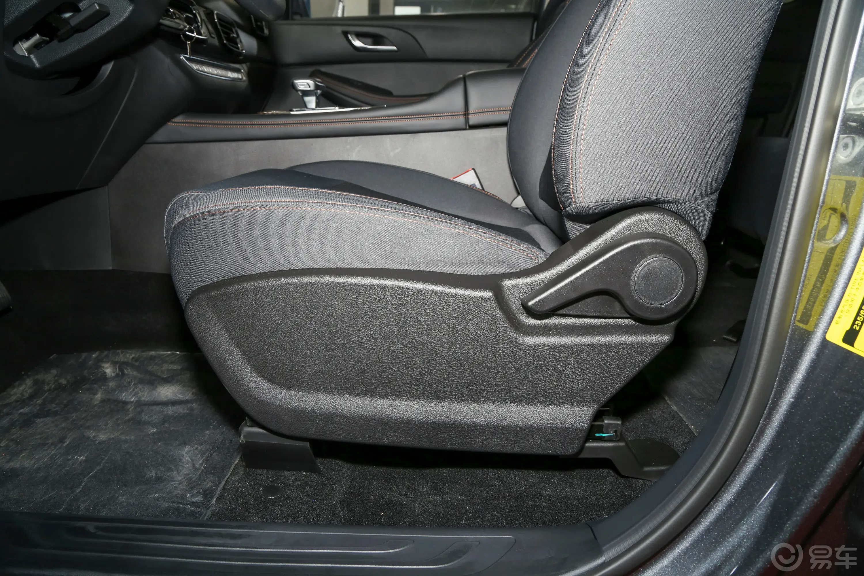 卡路里2.0L 自动标轴能量型主驾座椅调节