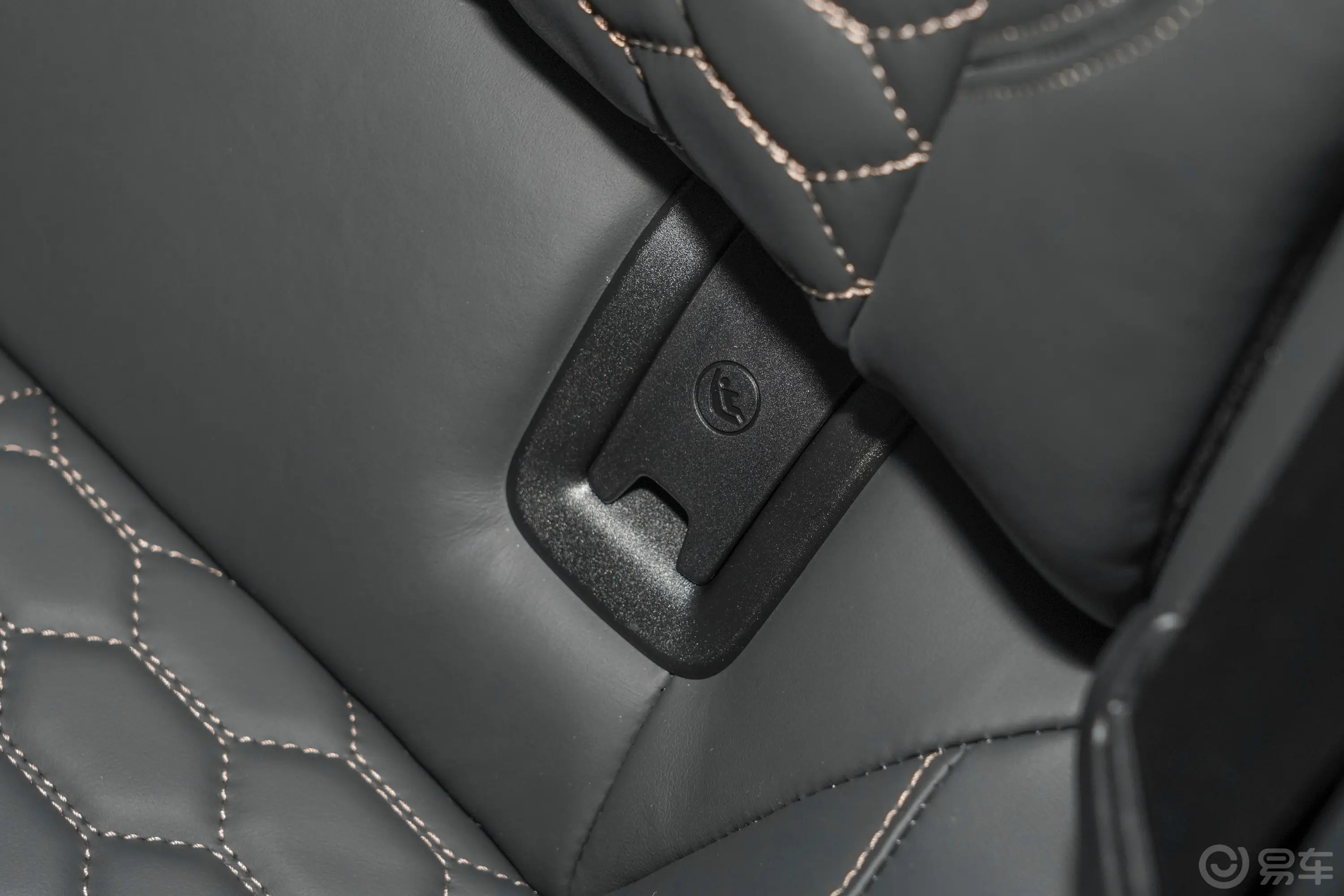 奥迪RS 52.9T Sportback 暗金版儿童座椅接口