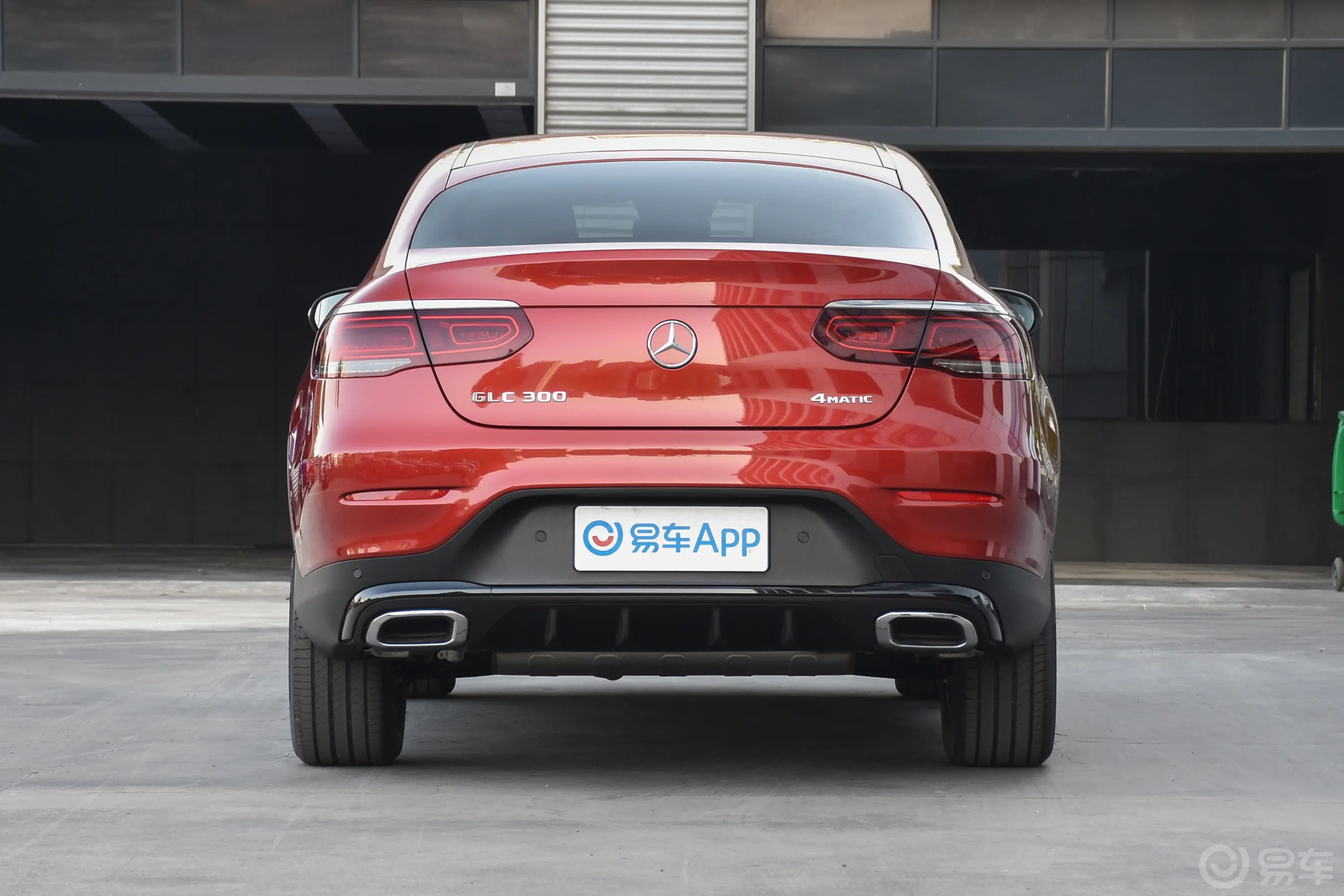 奔驰GLC轿跑改款 GLC 300 4MATIC 轿跑SUV正后水平