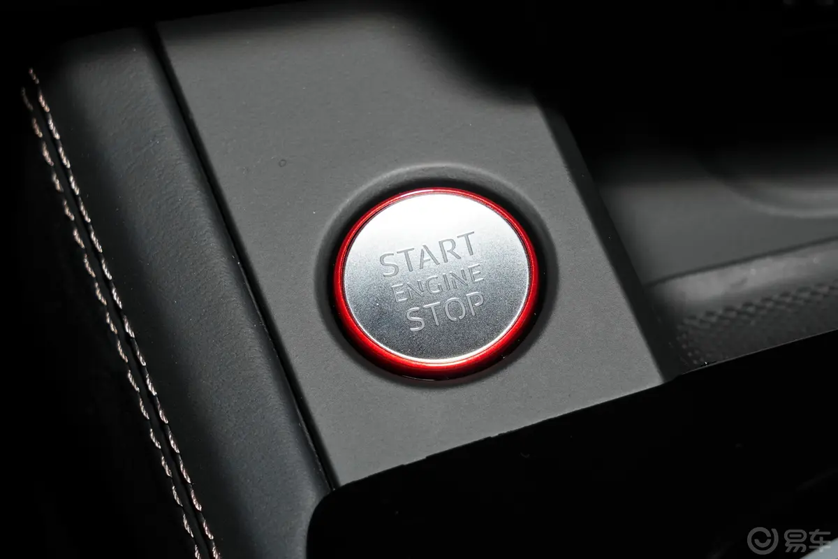 奥迪RS 52.9T Sportback 暗金版钥匙孔或一键启动按键
