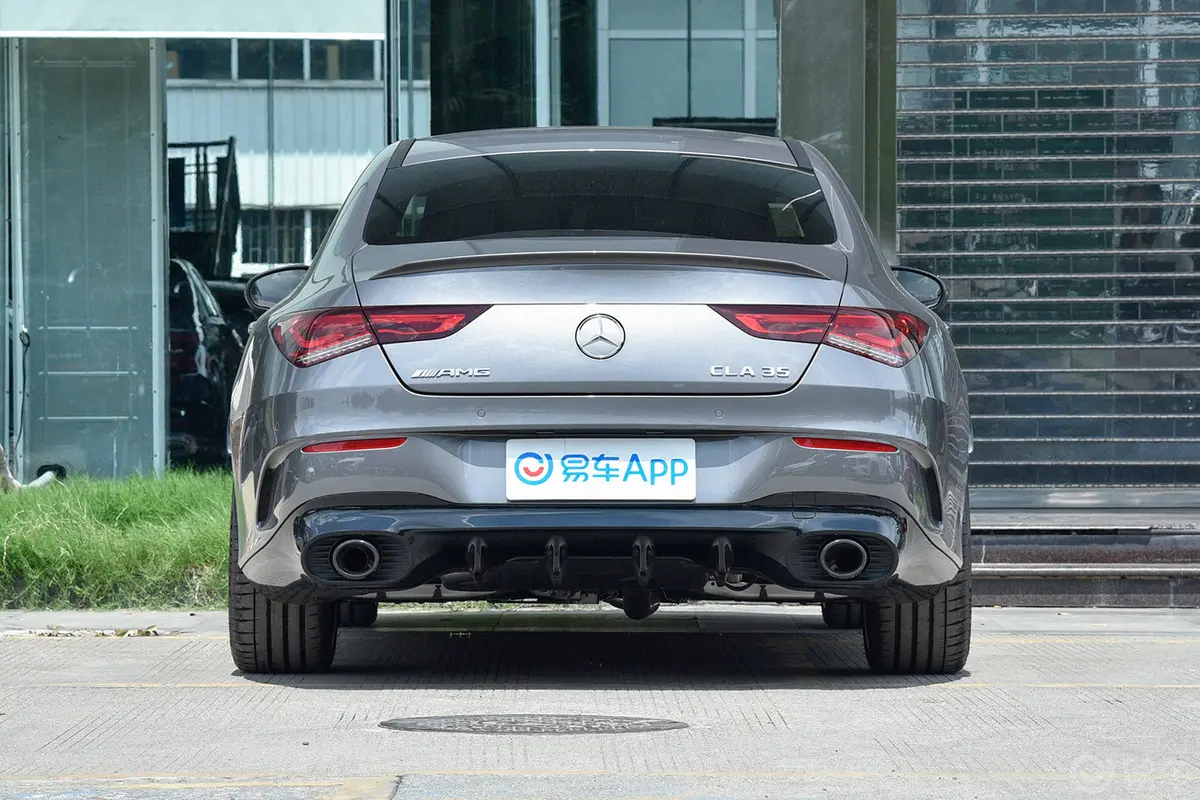 奔驰CLA级 AMG改款 AMG CLA 35 4MATIC正后水平