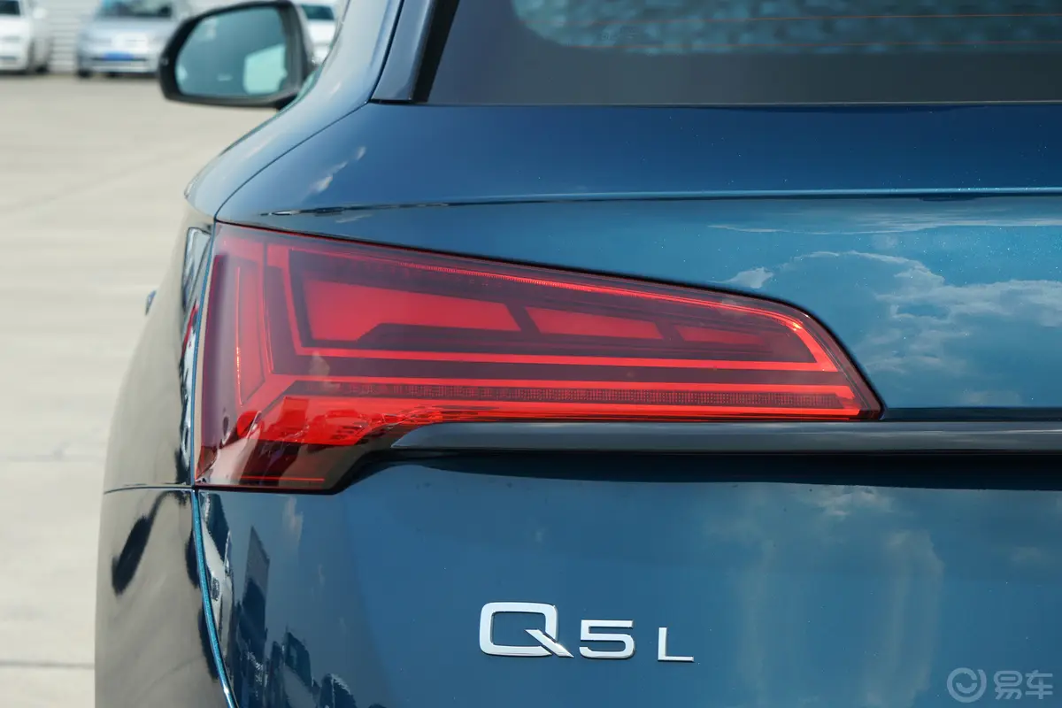 奥迪Q5L40 TFSI 豪华动感型外观灯组