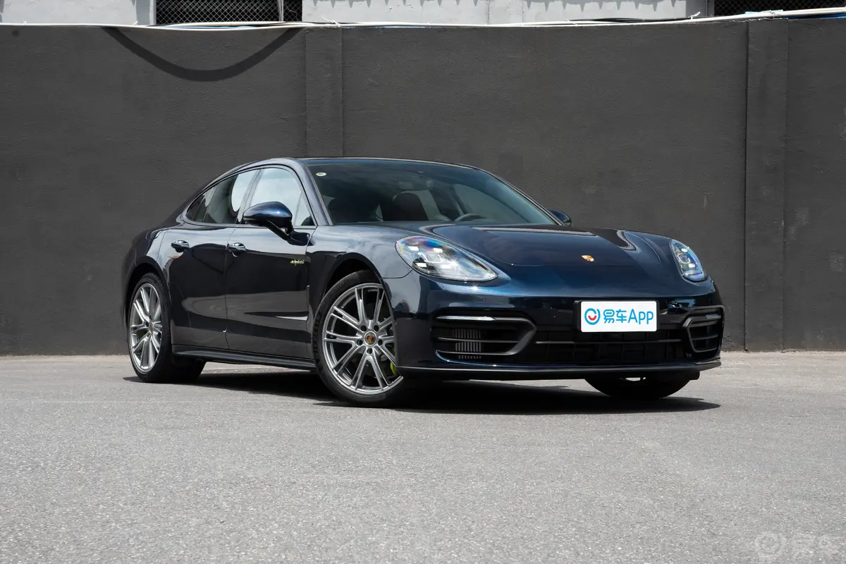 Panamera E-Hybrid改款 Panamera 4 铂金版 2.9T侧前45度车头向右水平