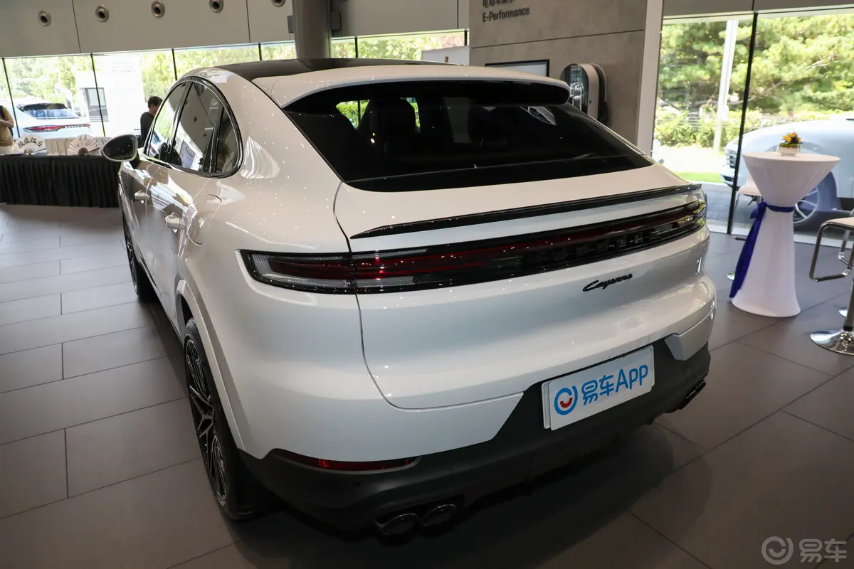 Cayenne E-HybridCayenne Coupé 2.0T正后水平