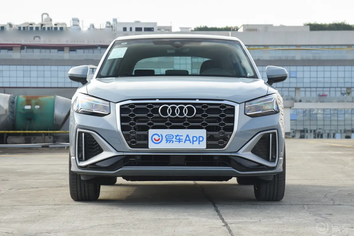 奥迪Q2L35 TFSI 进取动感型正前水平