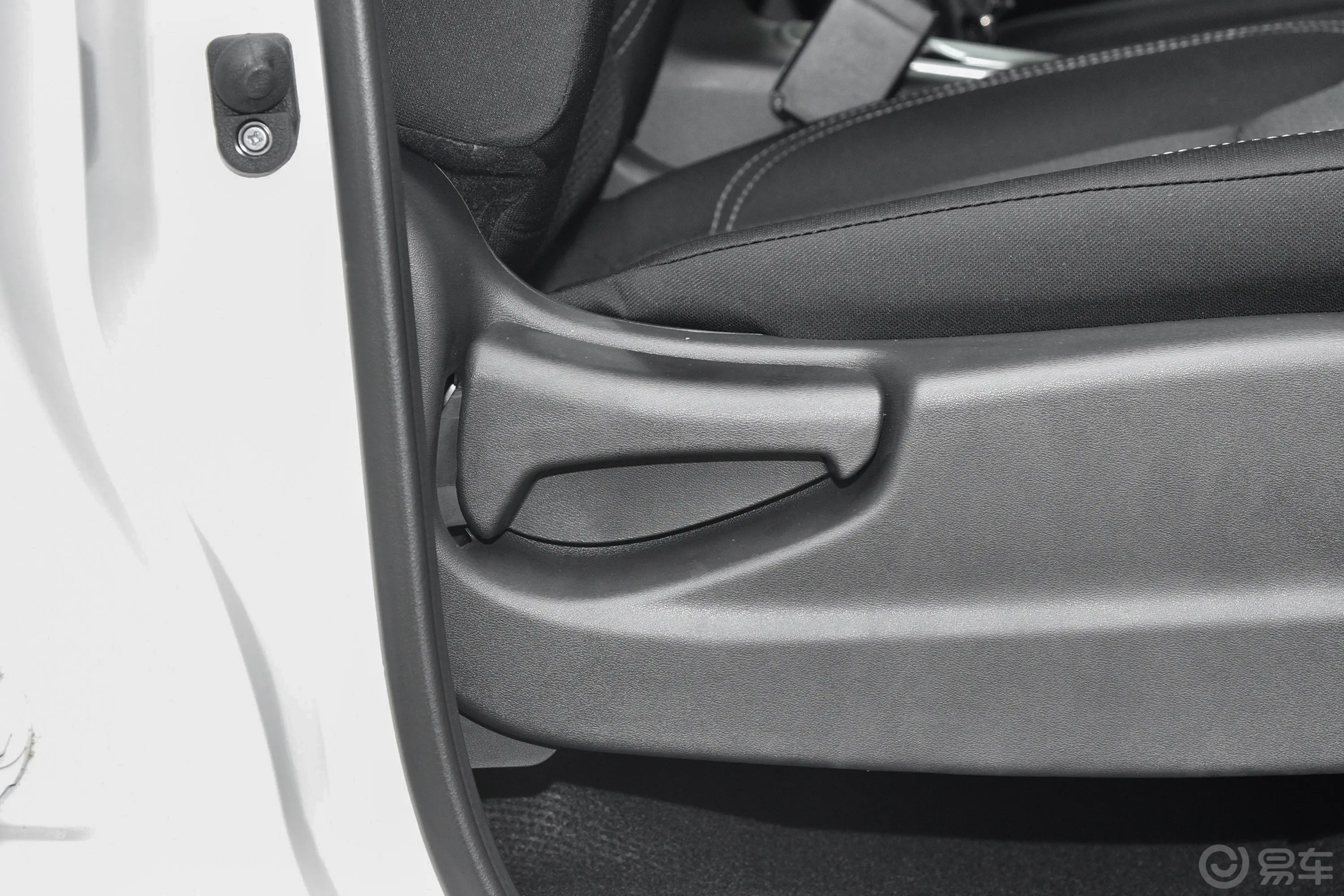 纳瓦拉2.5L 手动四驱舒适型副驾座椅调节