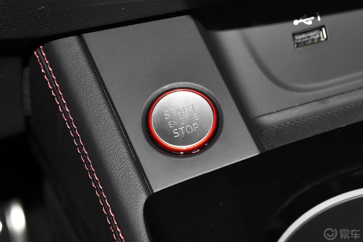 奥迪S53.0T Coupe钥匙孔或一键启动按键