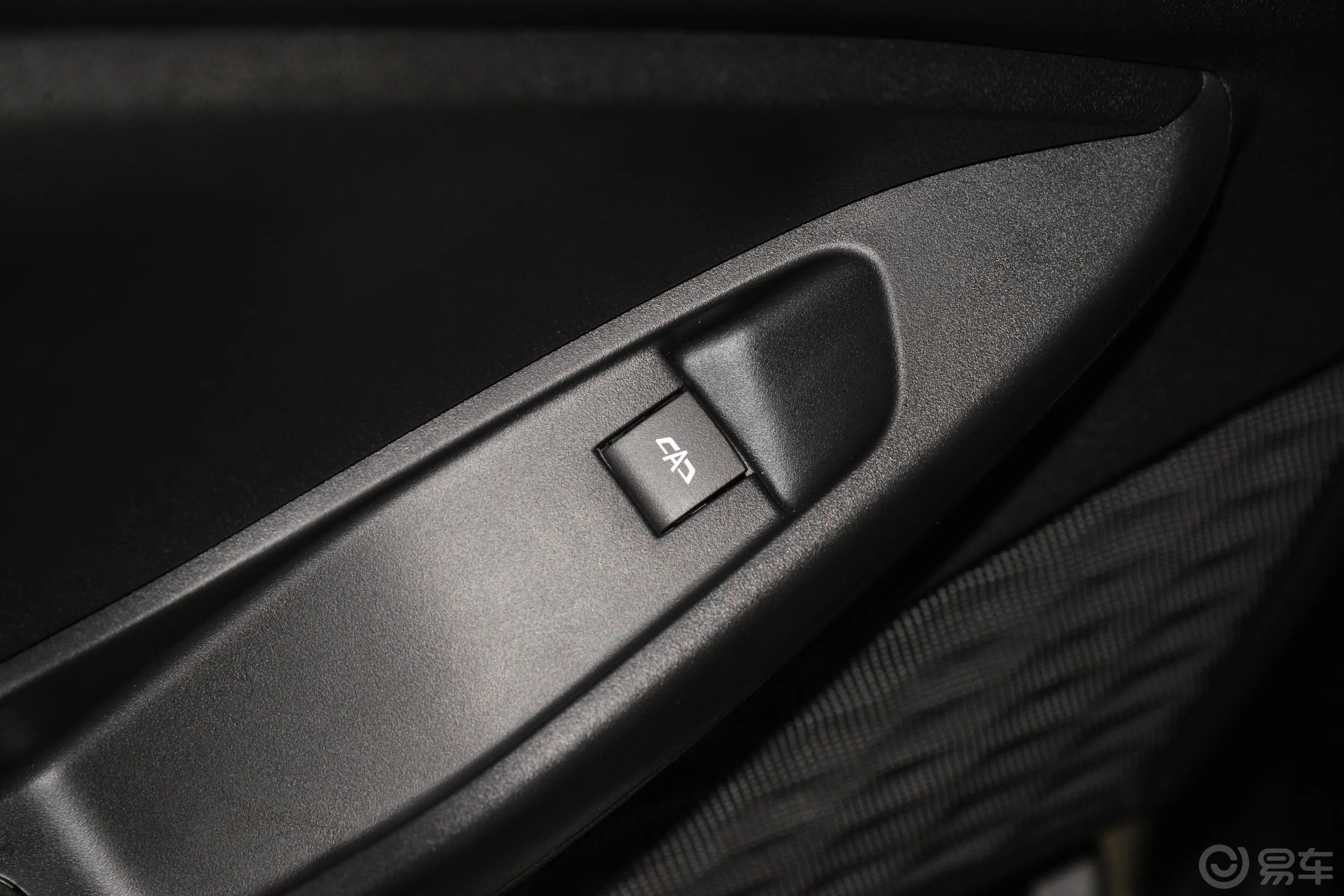 创酷RS 1.5T CVT 酷Pro后车窗调节