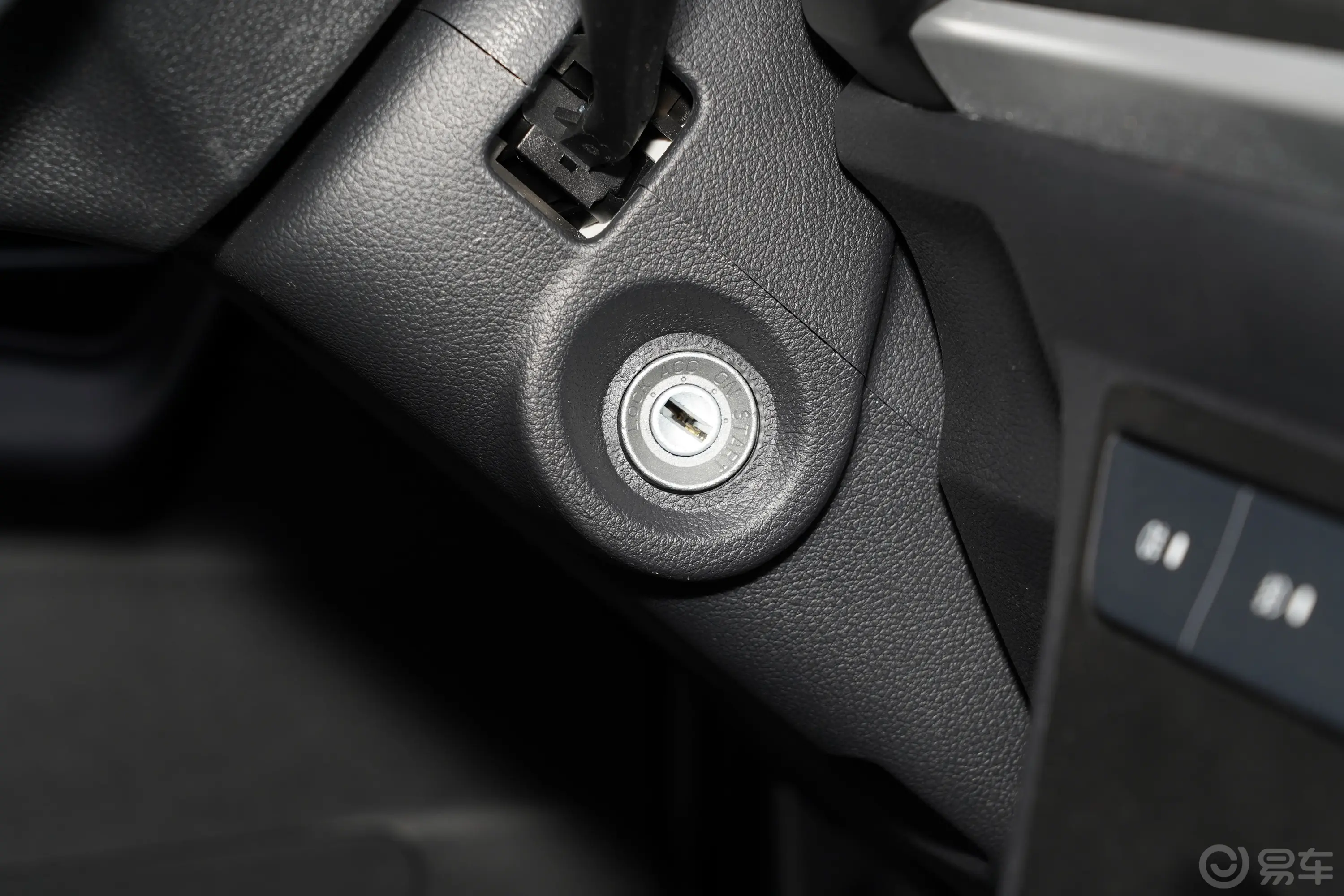 神骐T30 EV301km 栏板车舒适型钥匙孔或一键启动按键