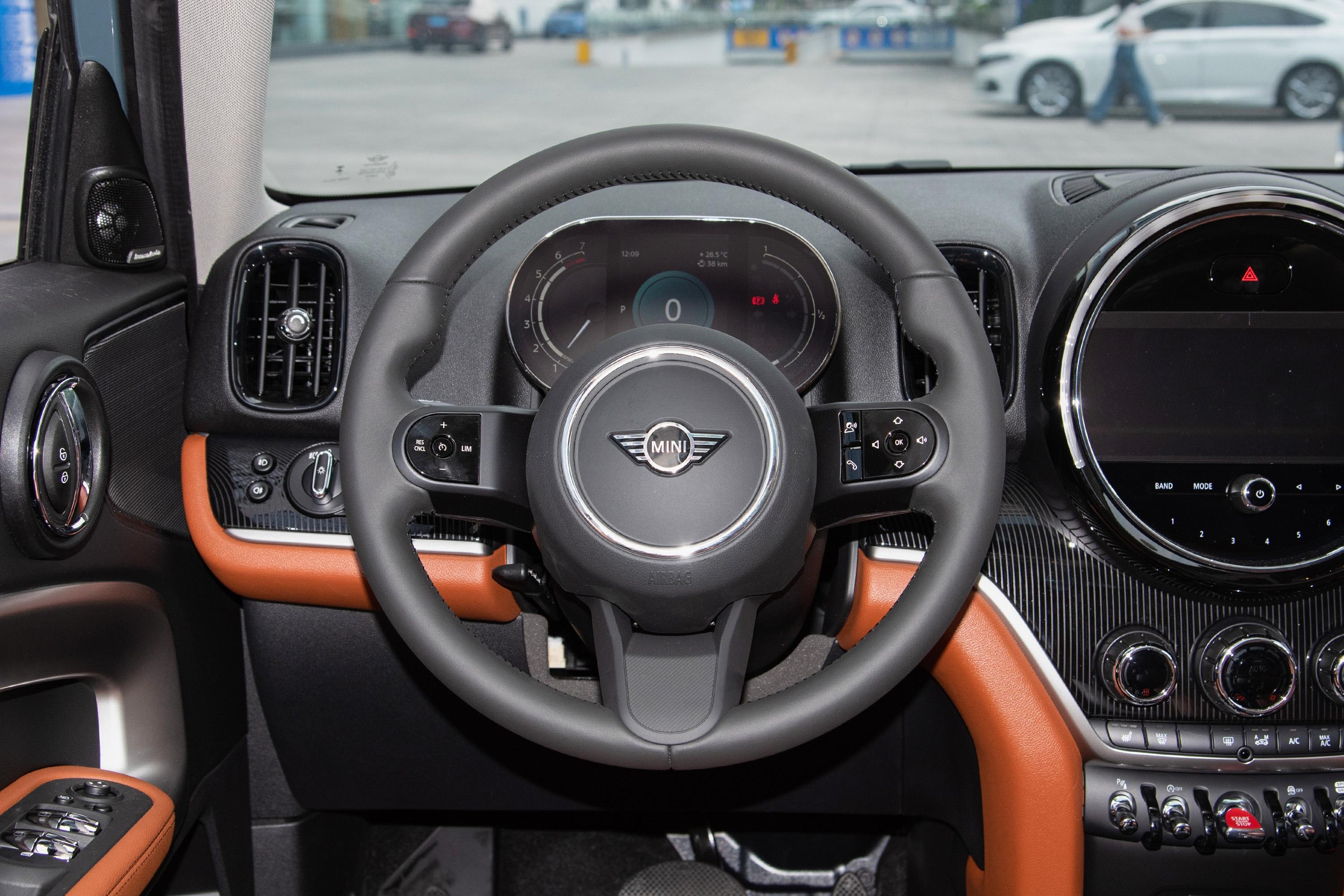 【MINI COUNTRYMAN改款 1.5T COOPER 鉴赏家方向盘图片-汽车图片大全】-易车