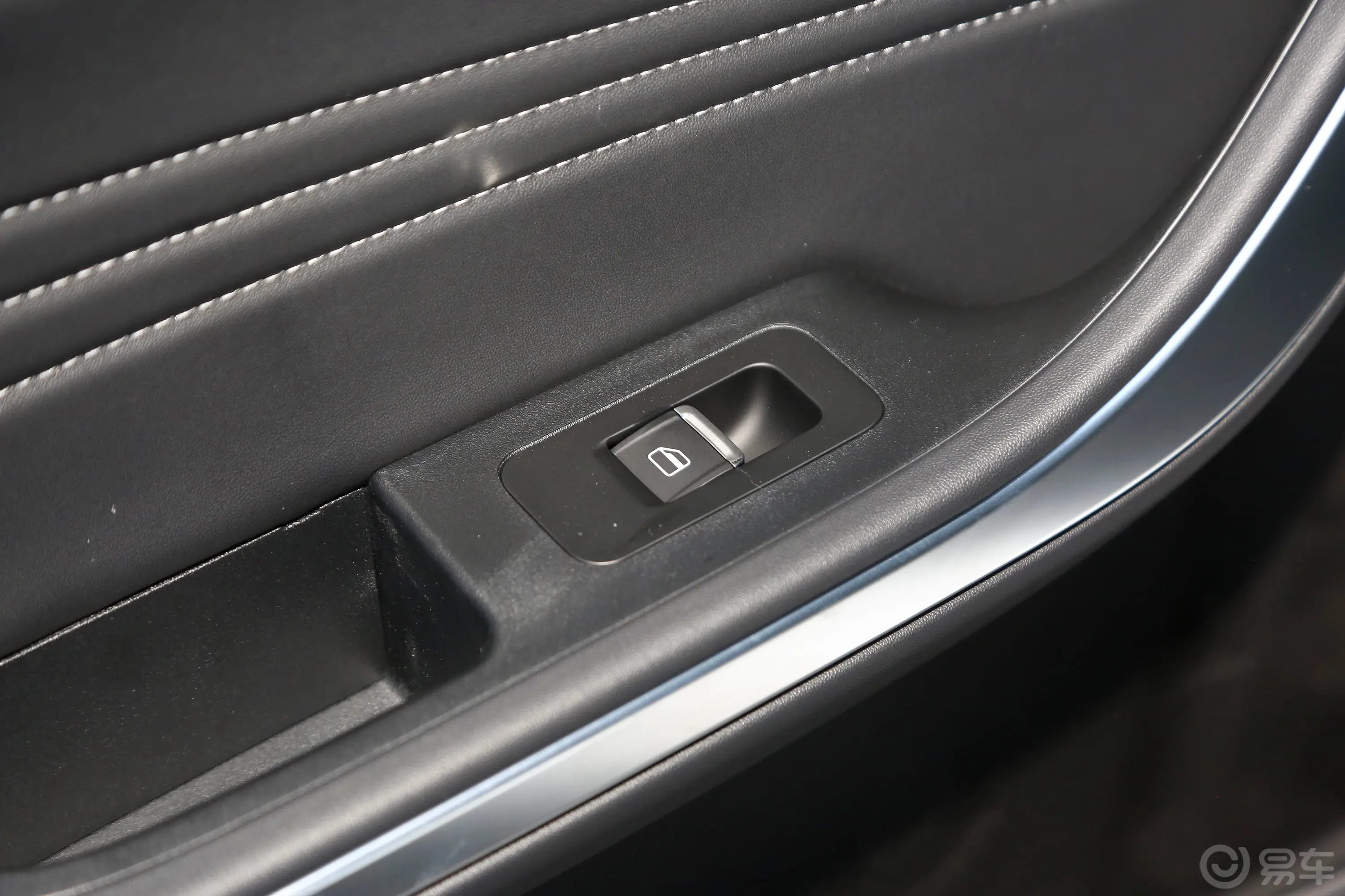 瑞虎3x改款 1.5L 手动电商版后车窗调节