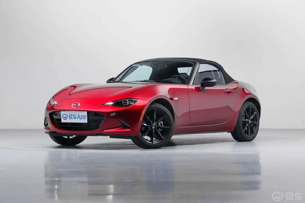 马自达MX-5MIATA SPORT 手动 软顶敞篷版侧前45度车头向左水平