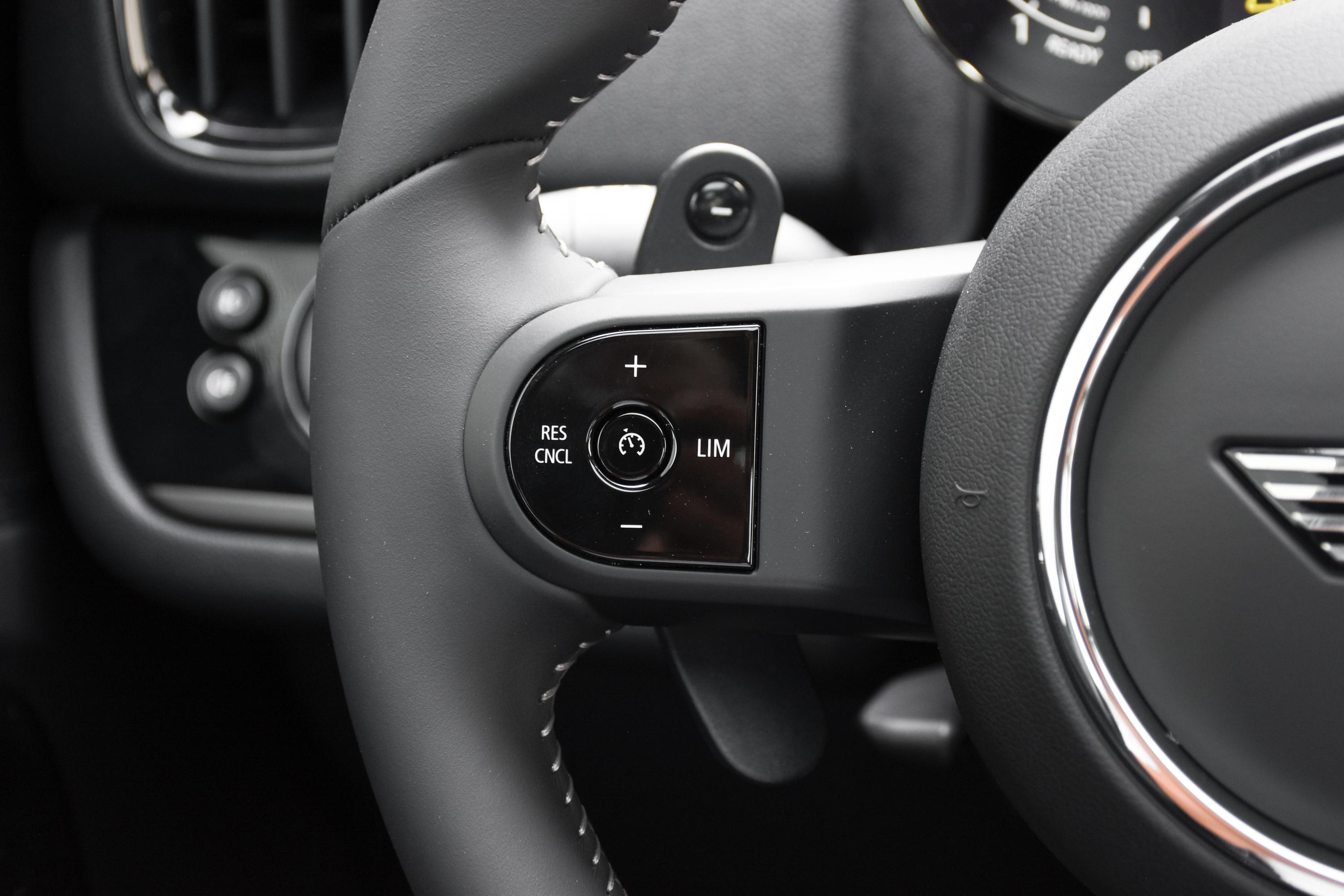 【MINI COUNTRYMAN2.0T COOPER S ALL4 留白特别版左侧方向盘功能按键图片-汽车图片大全】-易车