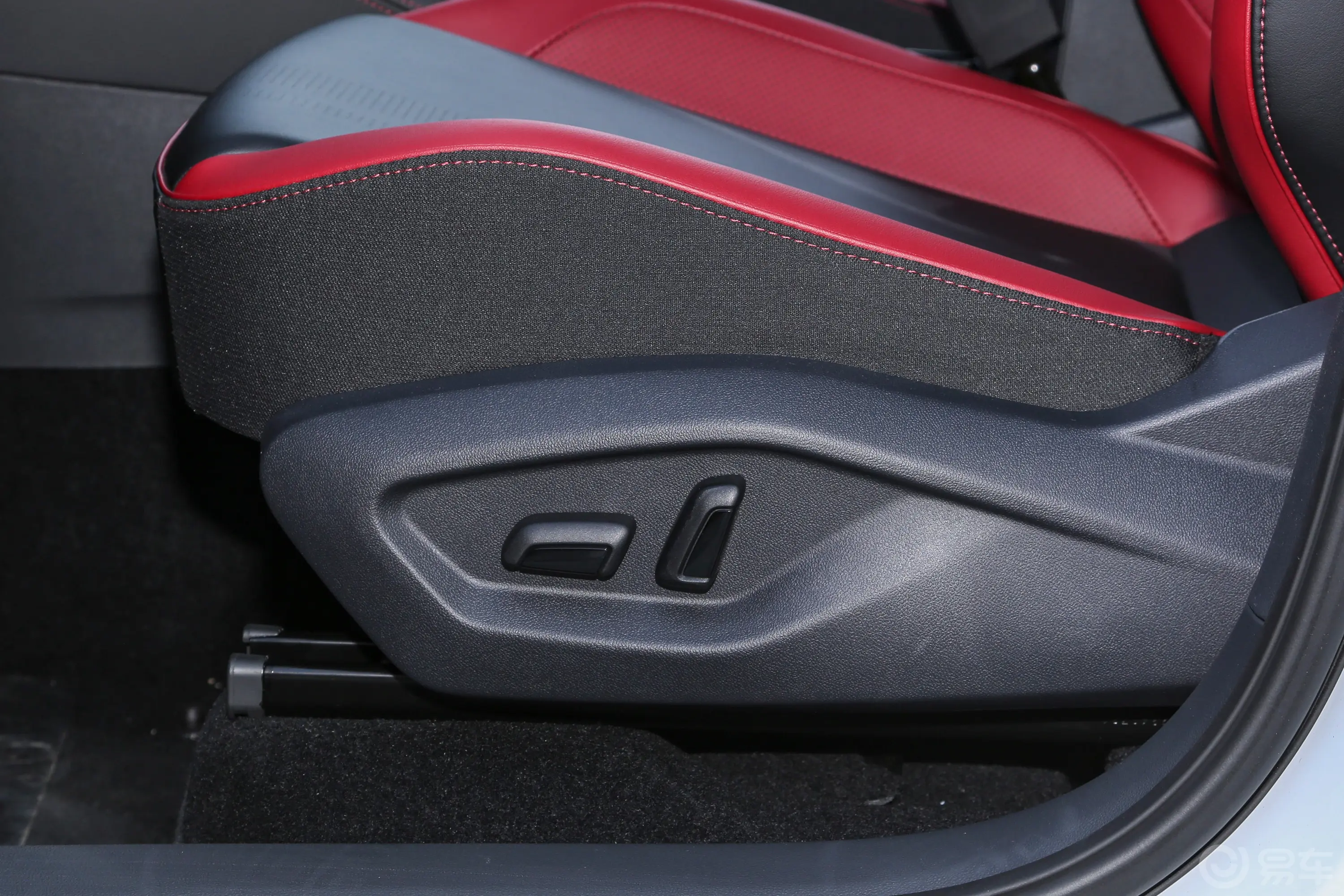 捷达VS5280TSI 自动高光荣耀版主驾座椅调节