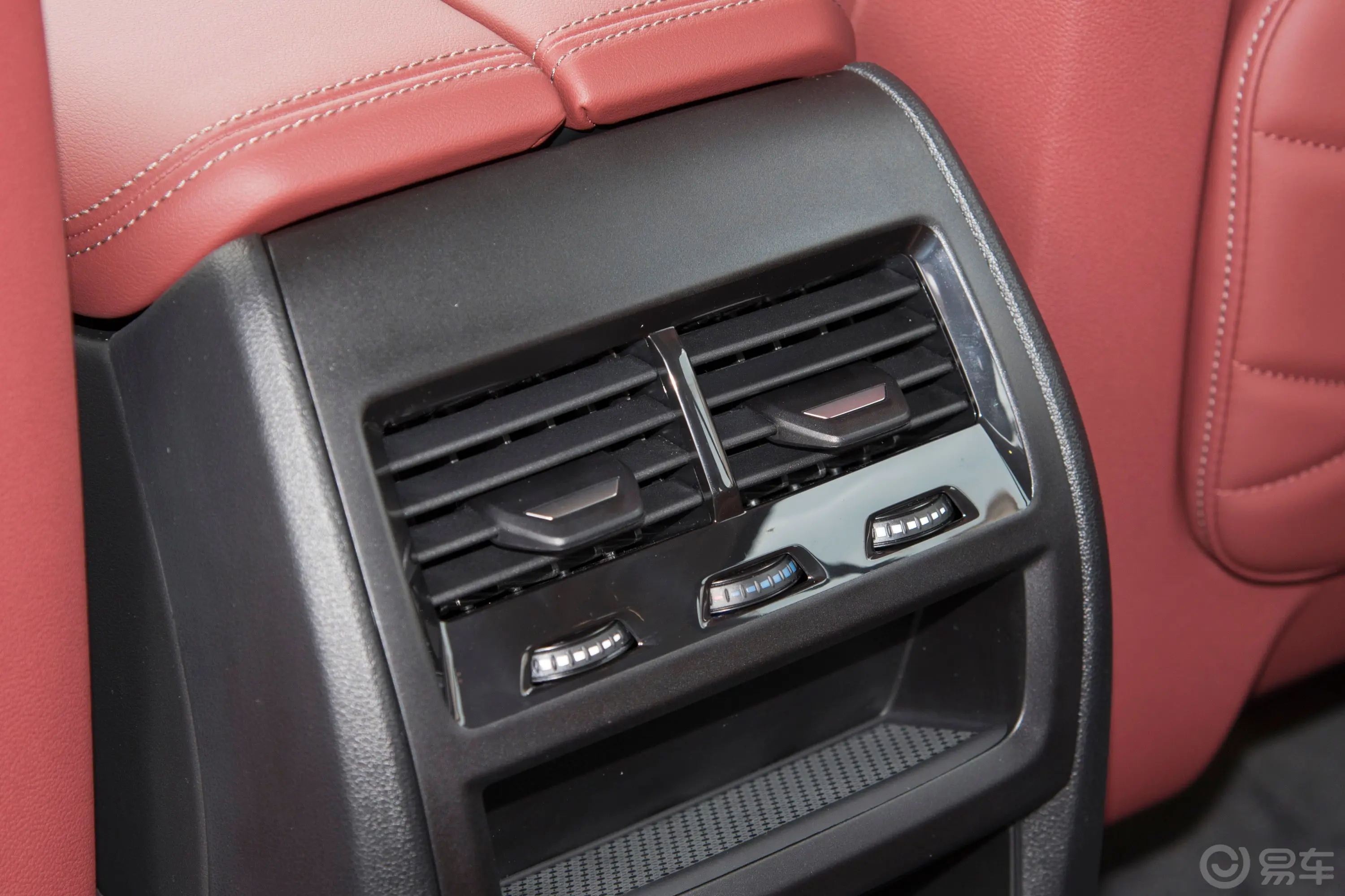 宝马X5xDrive30Li M运动套装后排空调控制键