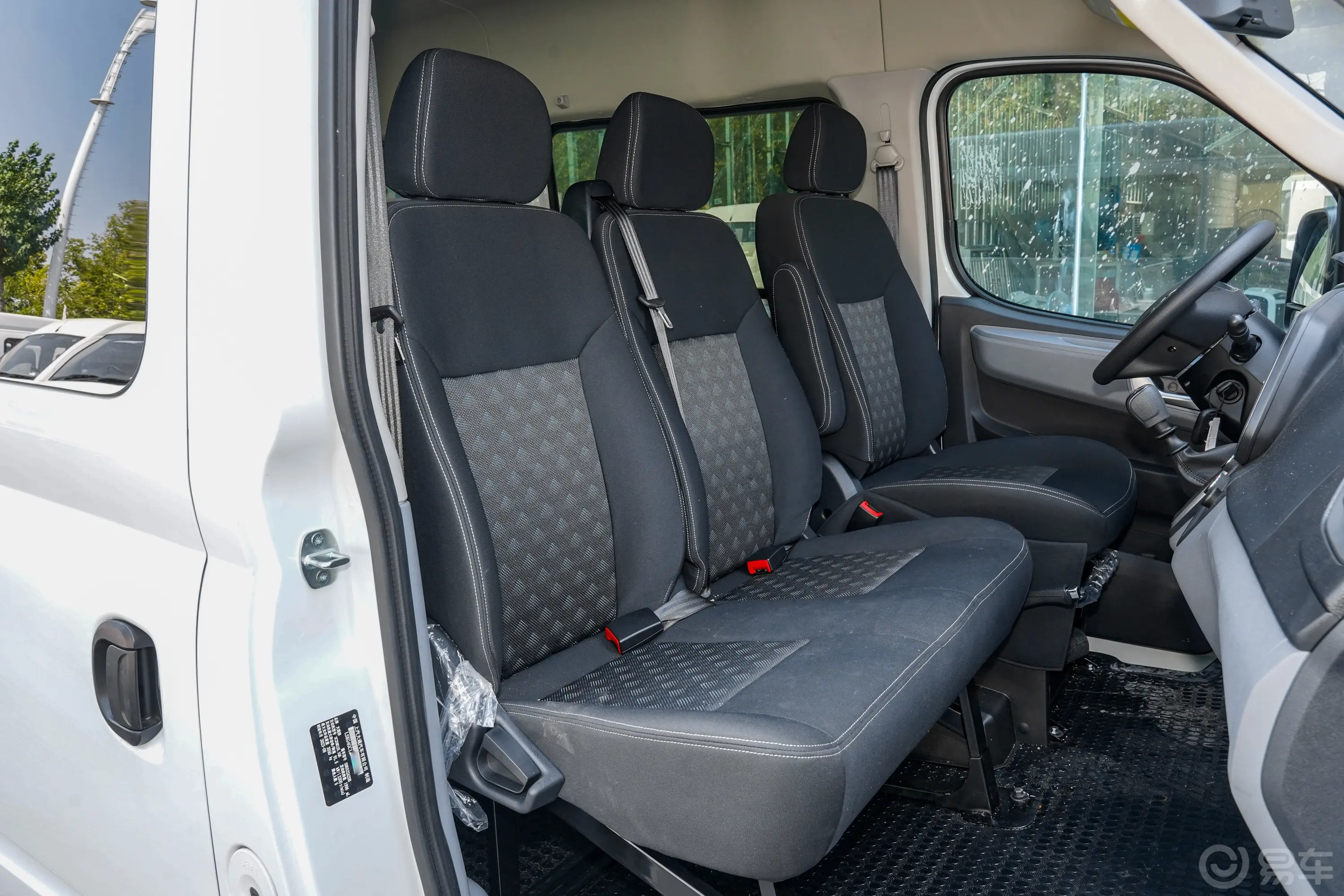 新途V80商旅PRO 2.0T 手动长轴中顶非营运 9座(三排)副驾驶座椅