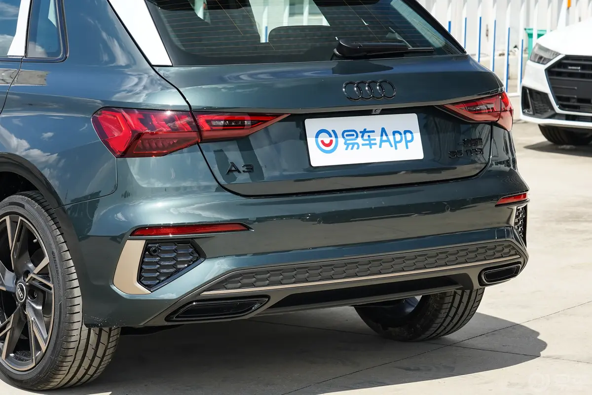 奥迪A3Sportback 35 TFSI RS套件燃速型车后雷达