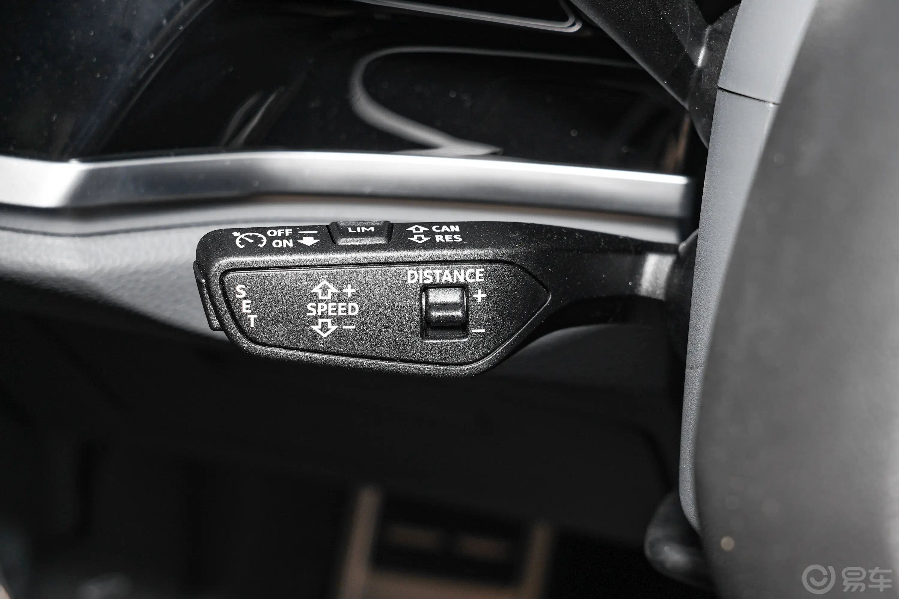 奥迪Q340 TFSI 时尚动感型上市版主驾驶位