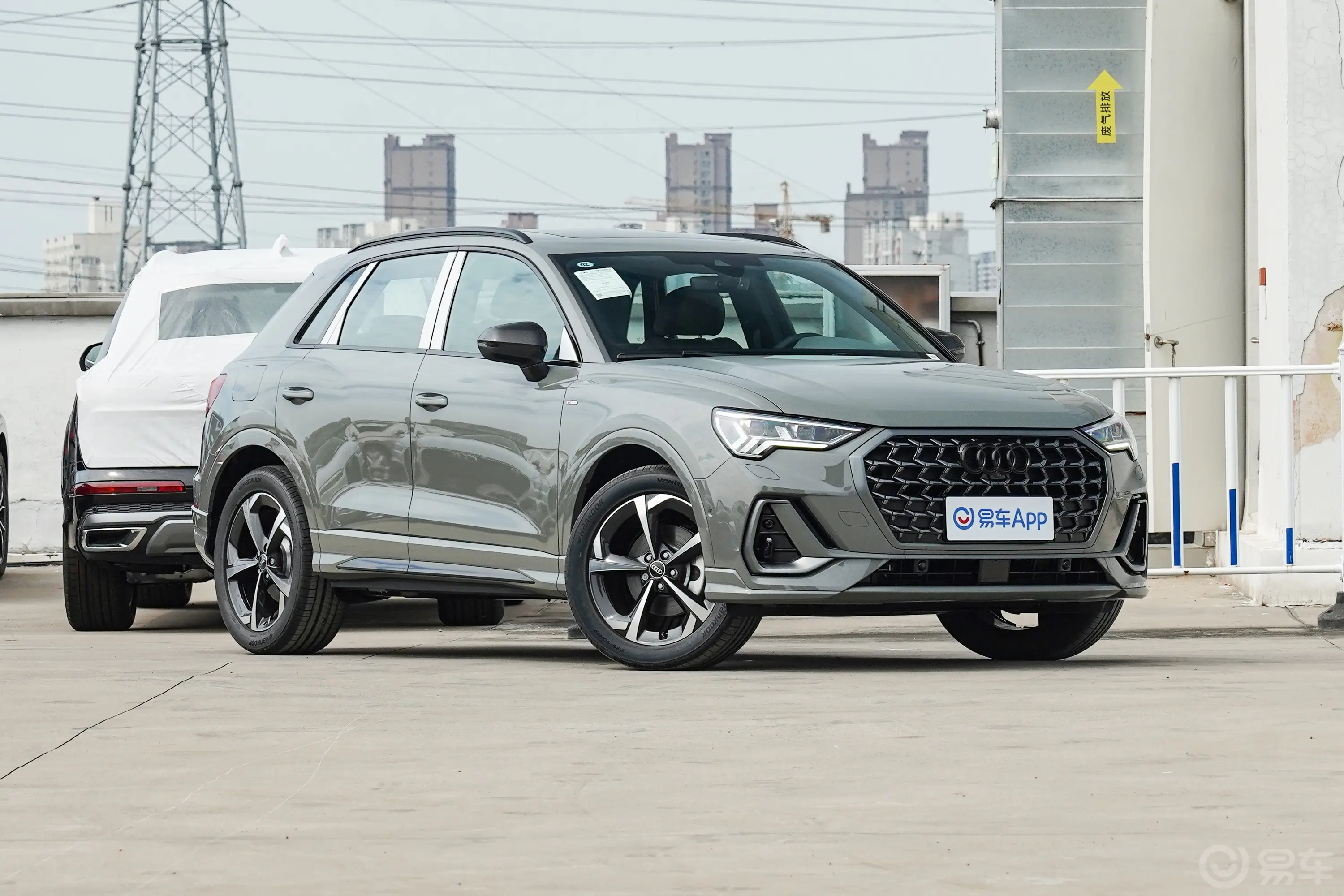 奥迪Q340 TFSI 时尚动感型上市版车辆信息铭牌