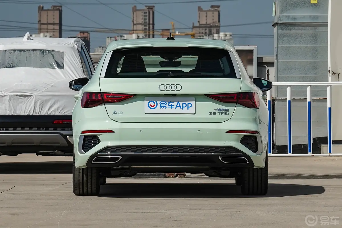 奥迪A3改款 Sportback 35 TFSI 时尚运动型正后水平