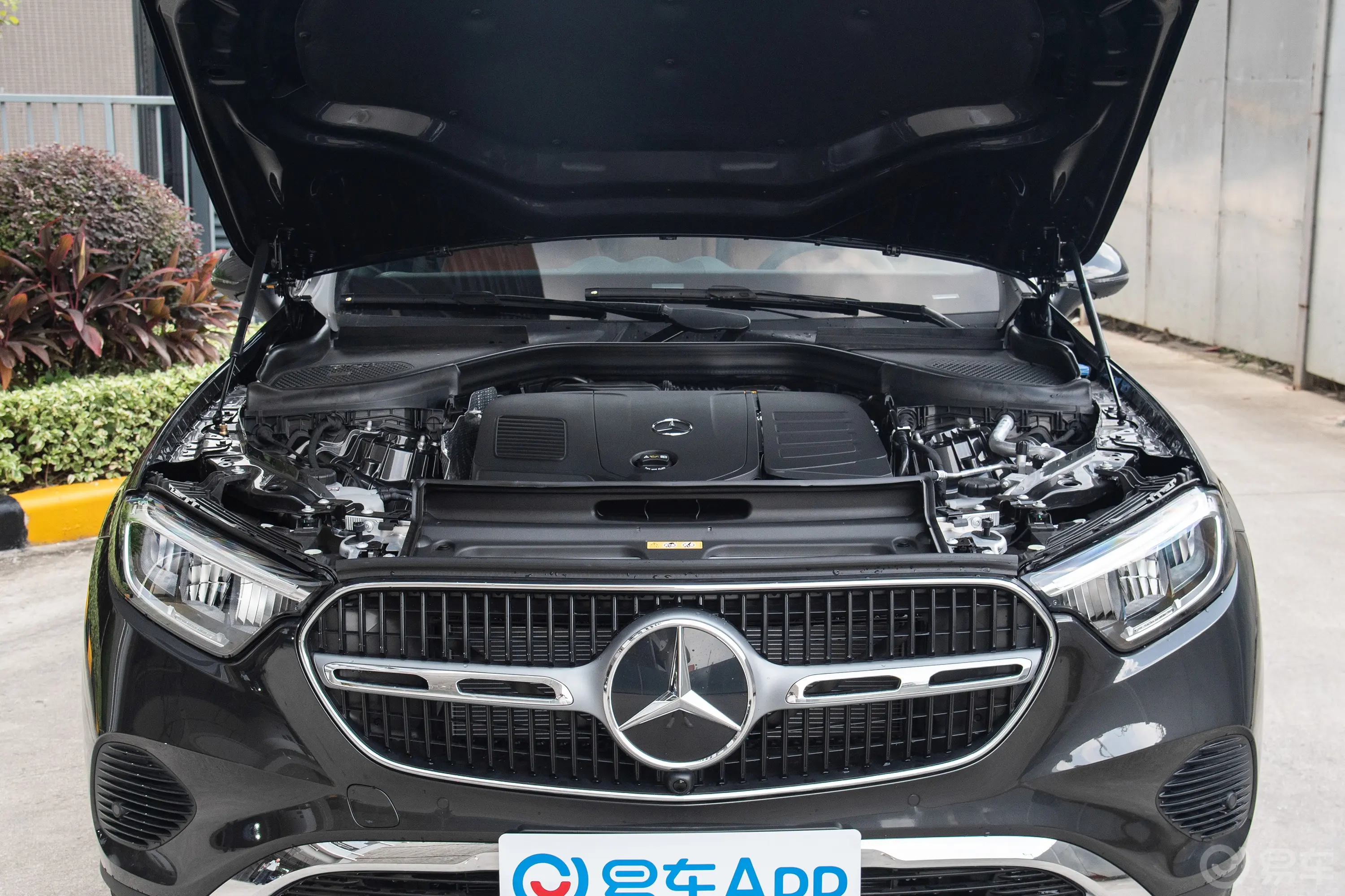 奔驰GLC改款  GLC 260 L 4MATIC 动感型 7座发动机舱整体