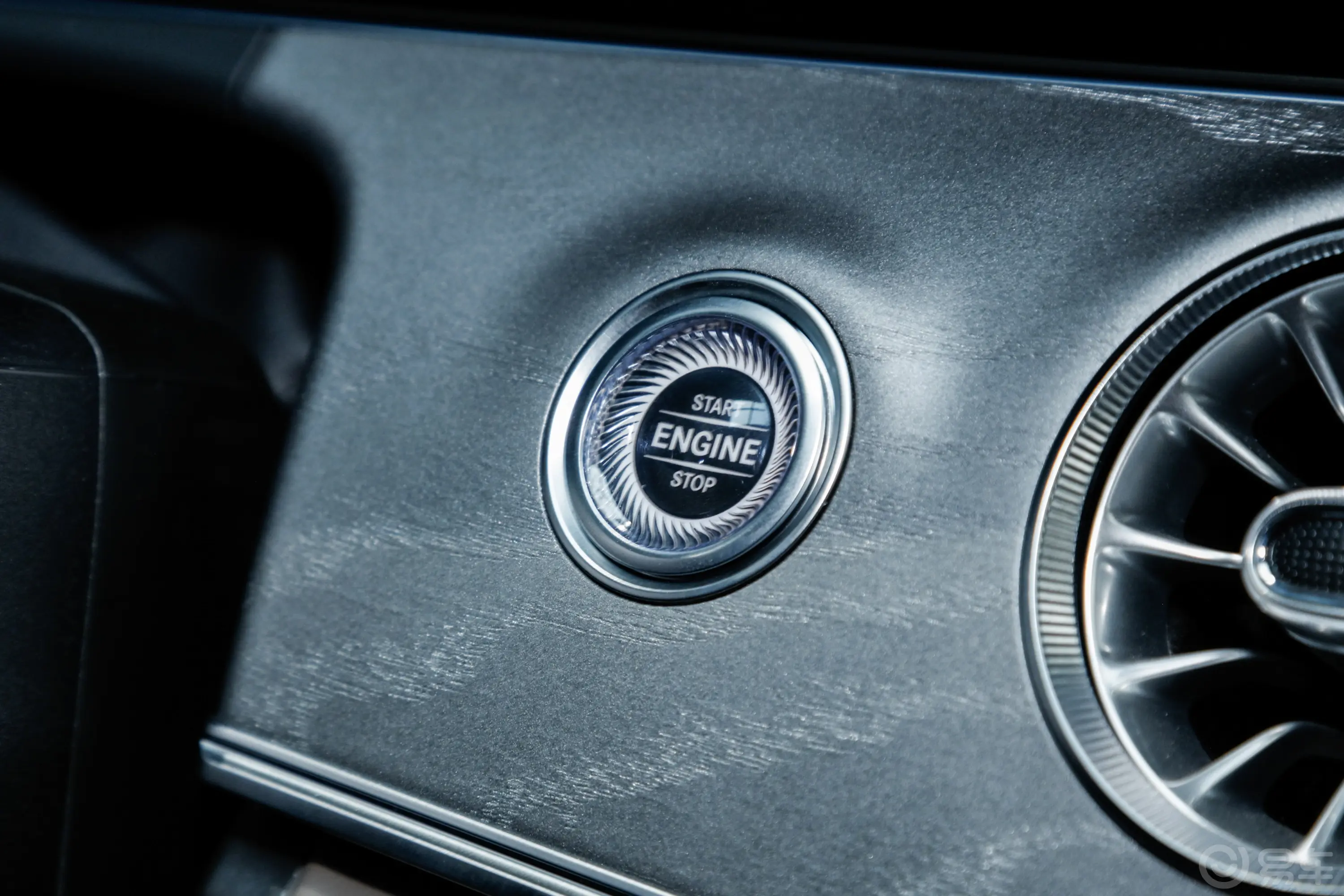 奔驰GT AMGAMG GT 53 4MATIC+ 四门跑车钥匙孔或一键启动按键
