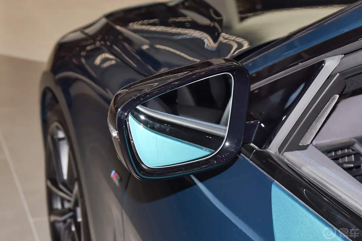 宝马4系双门轿跑车 430i M运动曜夜套装海湖绿特别版后视镜镜面