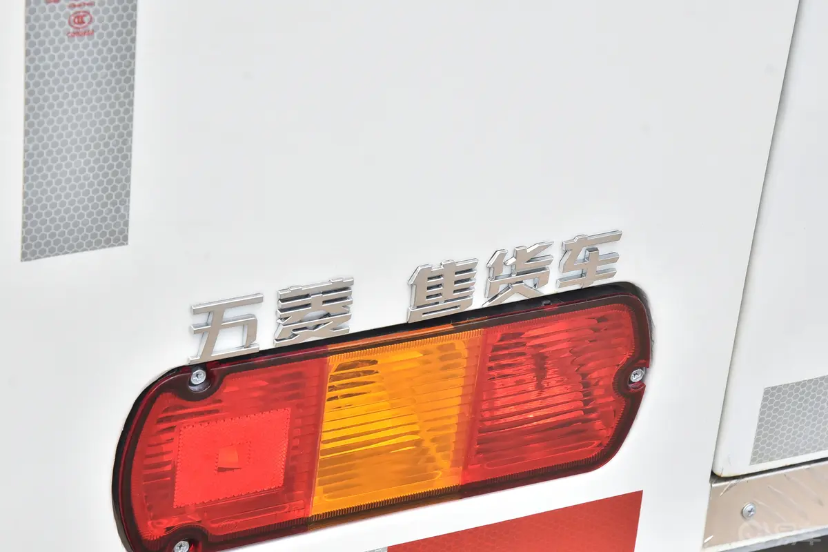 五菱荣光小卡专用车1.5L 单排C型售货车 2座外观细节