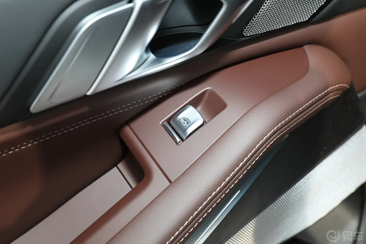 宝马X5xDrive30Li 尊享型M运动套装后车窗调节