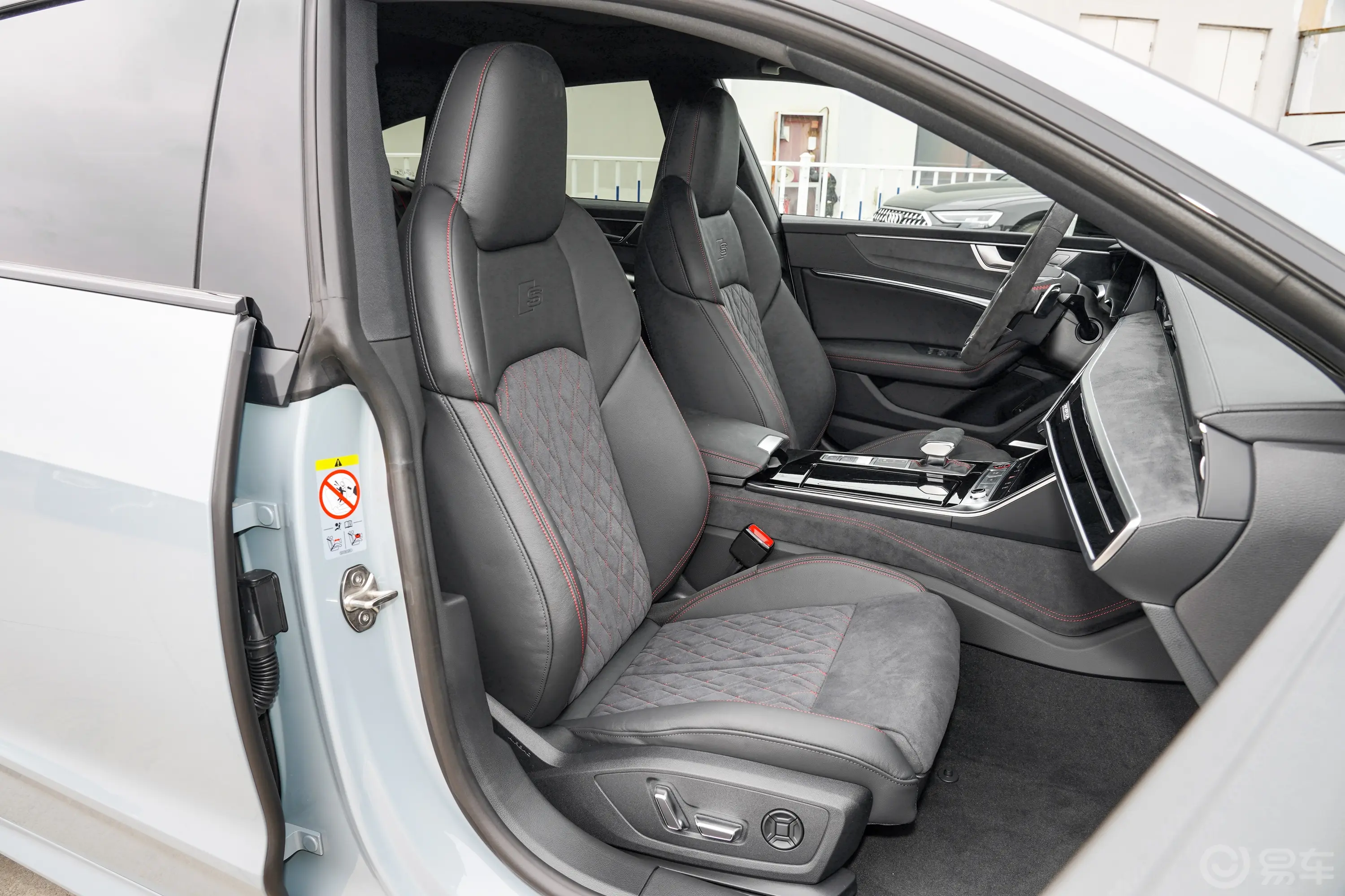 奥迪S72.9T Sportback 竞技限量版副驾驶座椅