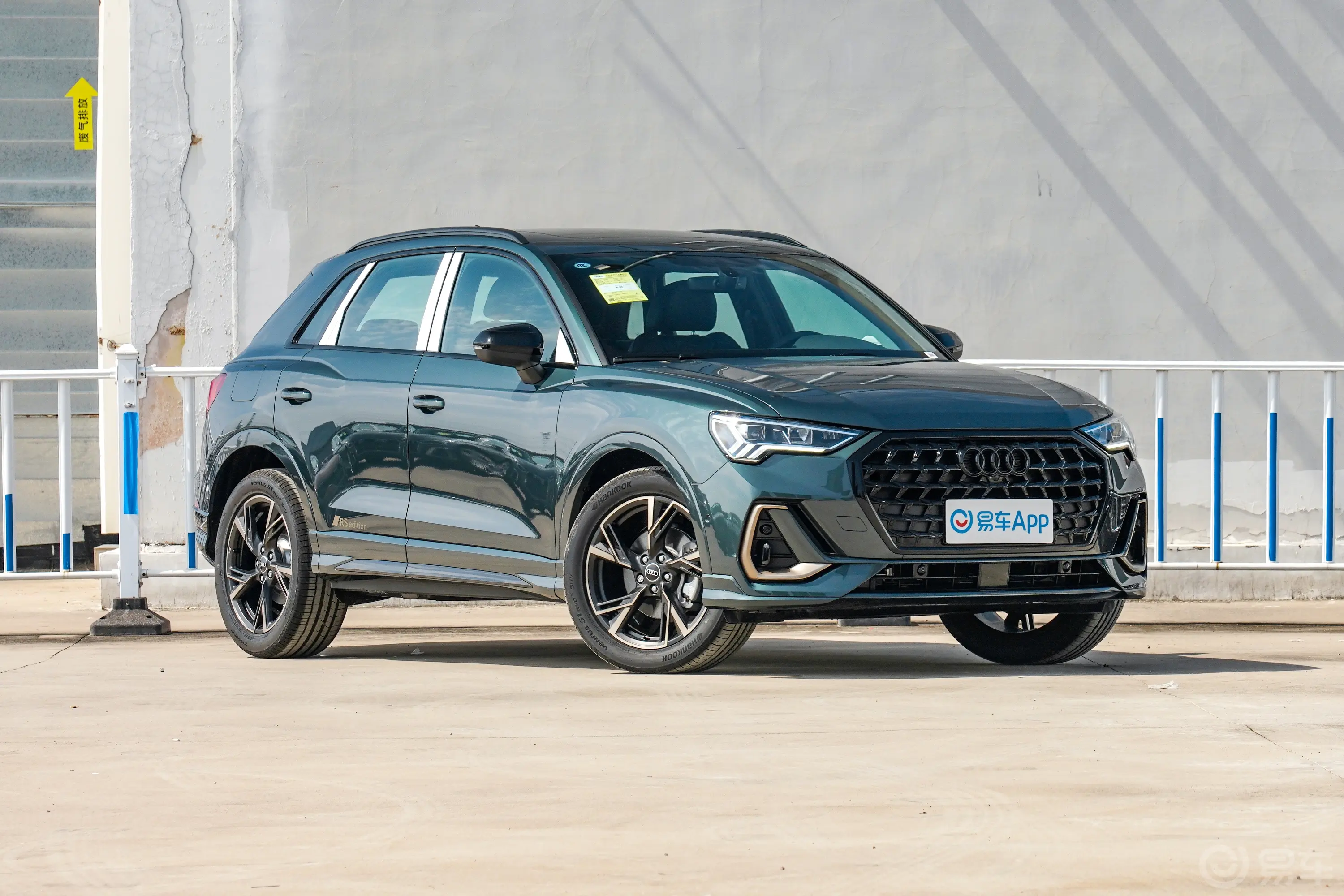 奥迪Q340 TFSI RS套件燃速型胎压信息铭牌