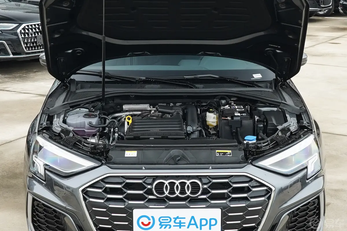 奥迪A3Sportback 35 TFSI 时尚运动型发动机舱整体