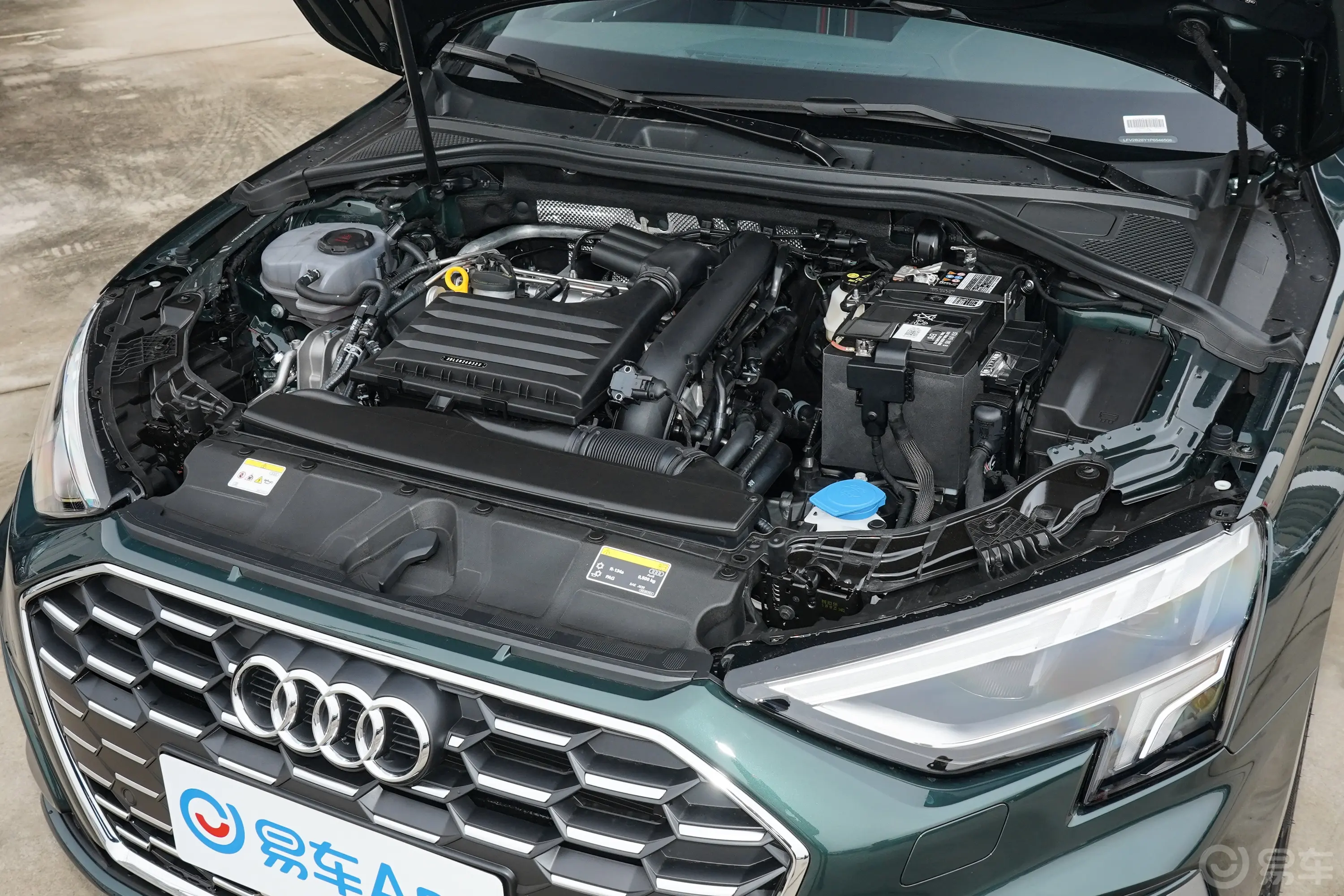 奥迪A3Sportback 35 TFSI 时尚运动型发动机舱整体