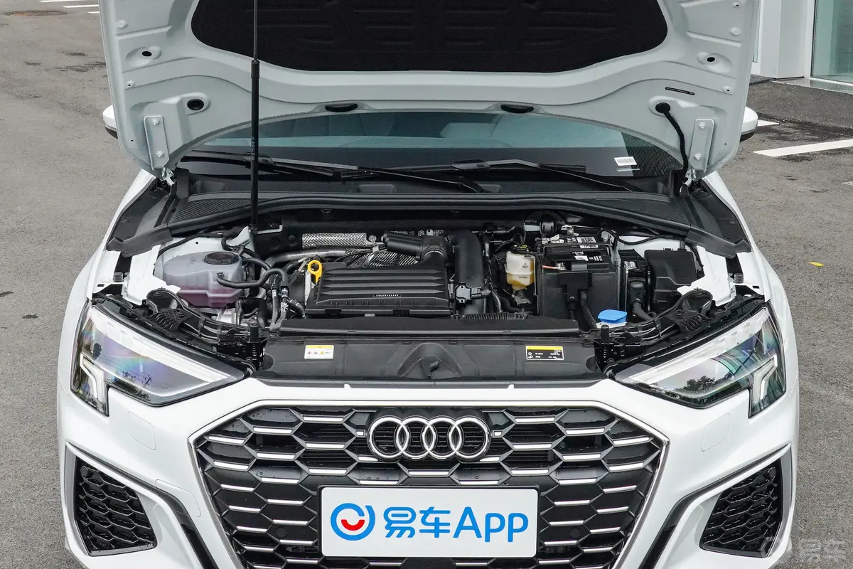 奥迪A3Sportback 35 TFSI 进取运动型前舱整体