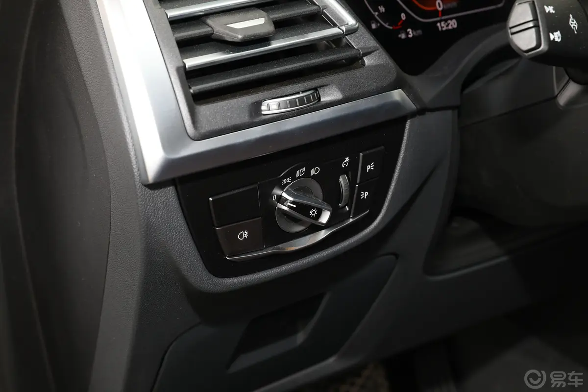 宝马X3改款 xDrive30i 领先型 M曜夜套装灯光控制区
