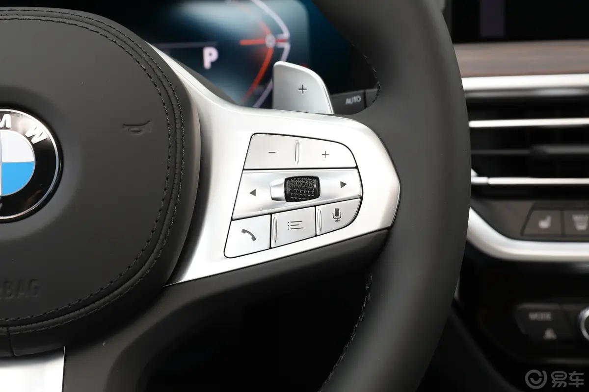 宝马X3改款 xDrive30i 领先型 M曜夜套装右侧方向盘功能按键