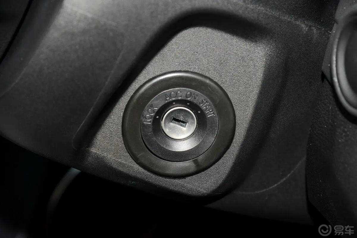 风行S50 EV410km 网约版钥匙孔或一键启动按键