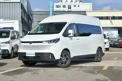 2024款 新途EV70 420km 长轴中顶客车 9座外观