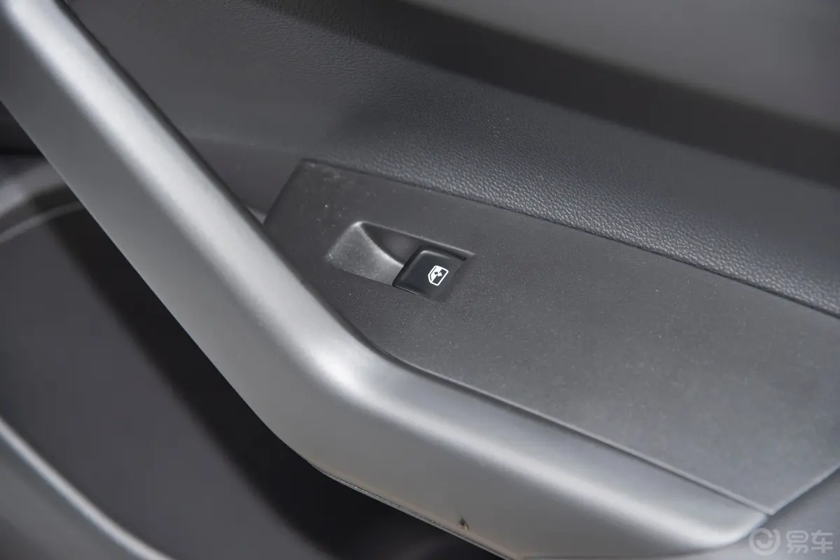 PoloPlus 1.5L 自动炫彩科技版副驾驶位