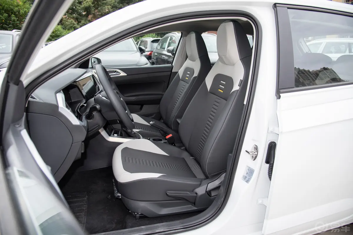 PoloPlus 1.5L 自动炫彩科技版驾驶员座椅