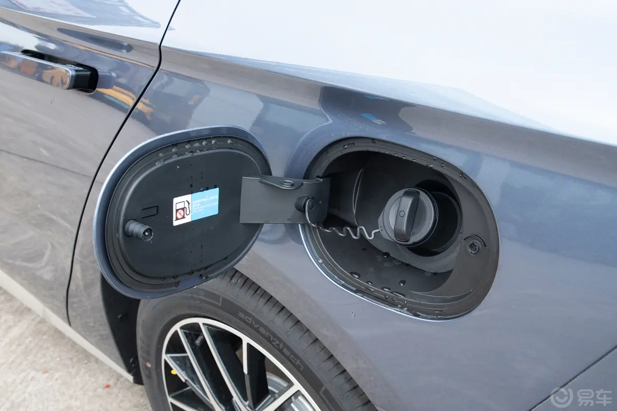 海豹DM-i 1.5L 121km 豪华型加油口