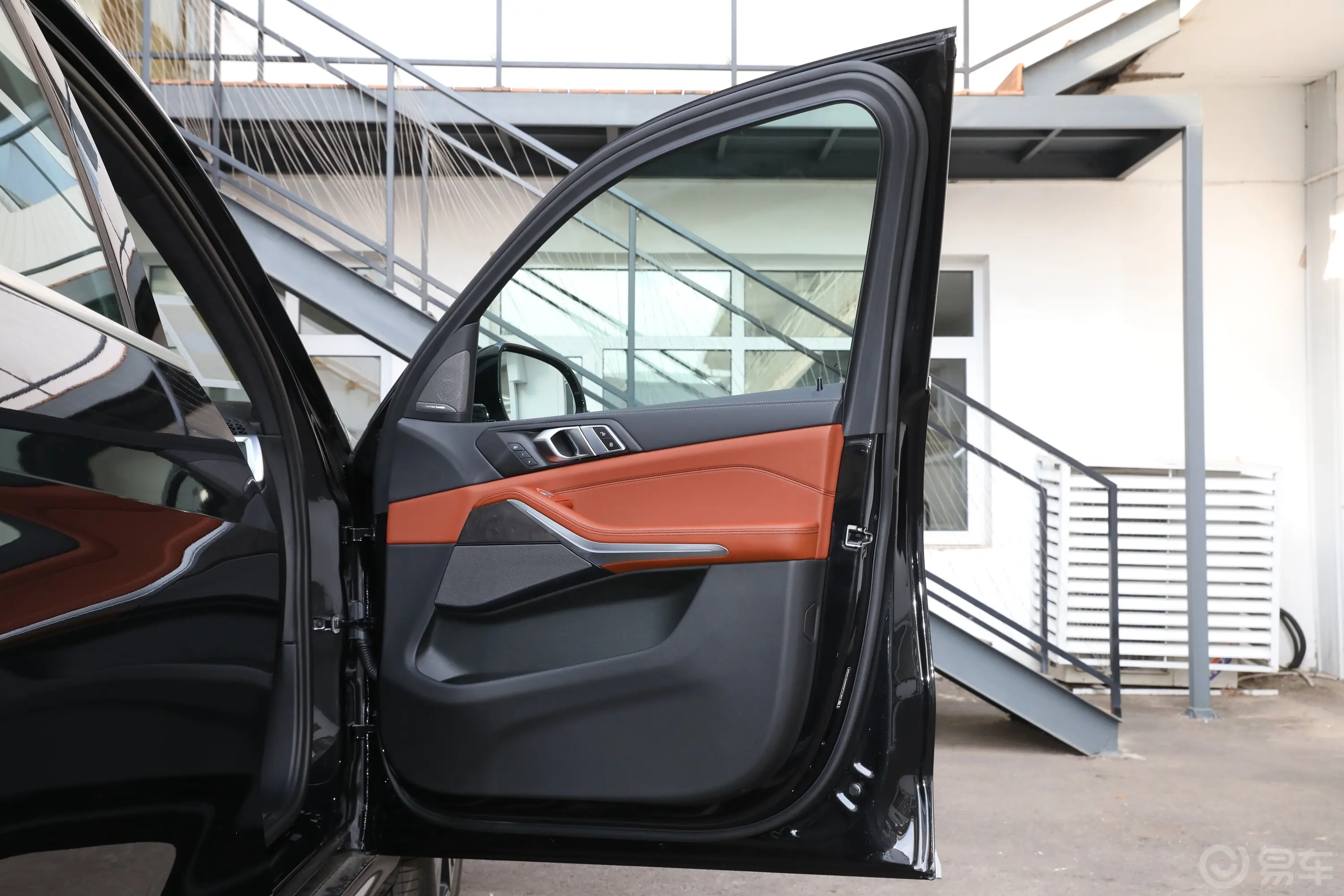 宝马X7改款 xDirve40i 尊享型M运动套装副驾驶员车门