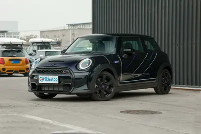 2023款 MINI 2.0T COOPER S 紫夜出逃特别版外观