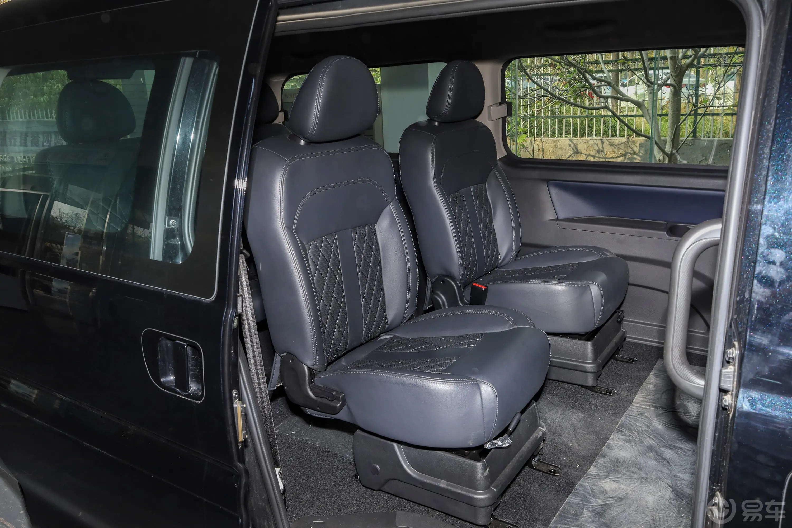 菱智M5 EV客运版 401km 豪华型 7座后排座椅